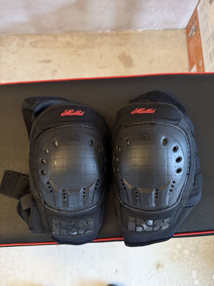 Pantaloni protecție Demon + Genunchiere skate IXS