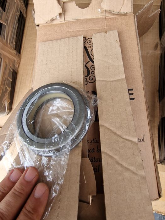 Rulment presiune tractor fiat 415 nou .Fiat 411. Avem pentru toată gam