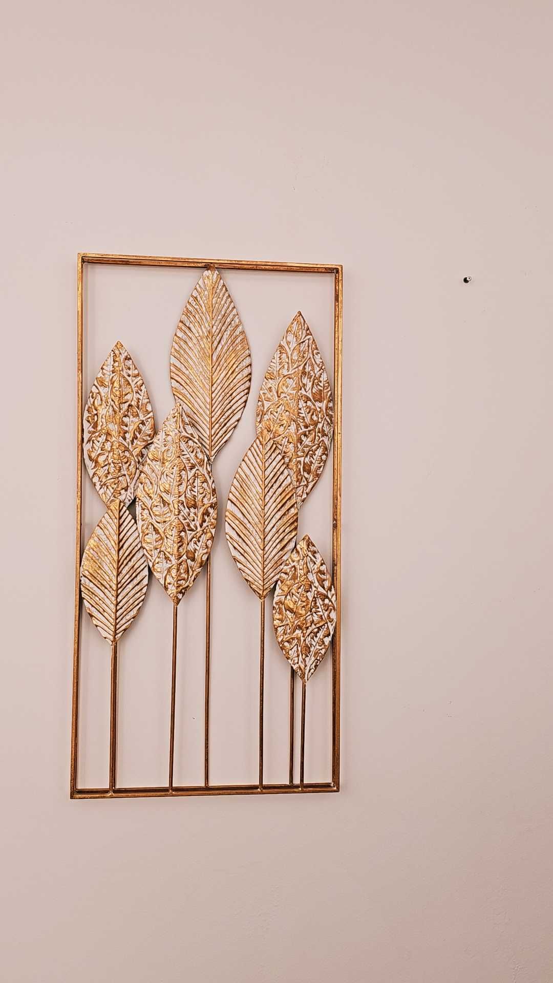 Obiect decorativ perete rama metalica model frunze alb argintiu