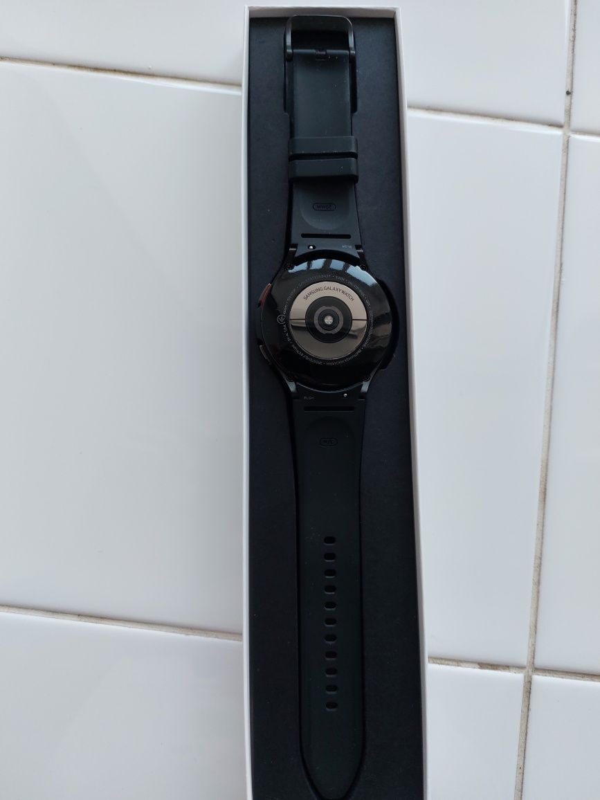 Часы SAMSUNG Galaxy Watch4 Classic