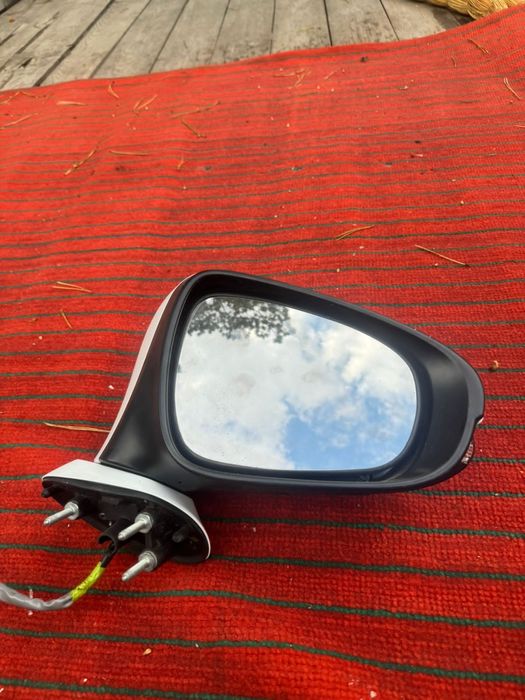 Зеркало боковое от лексус is 250.     2013 года 9 контактов