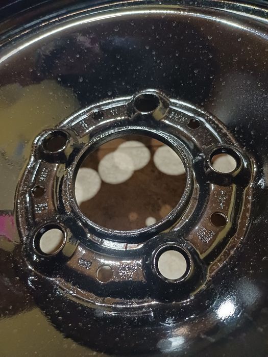 Vând 4 jante de tablă cu capace