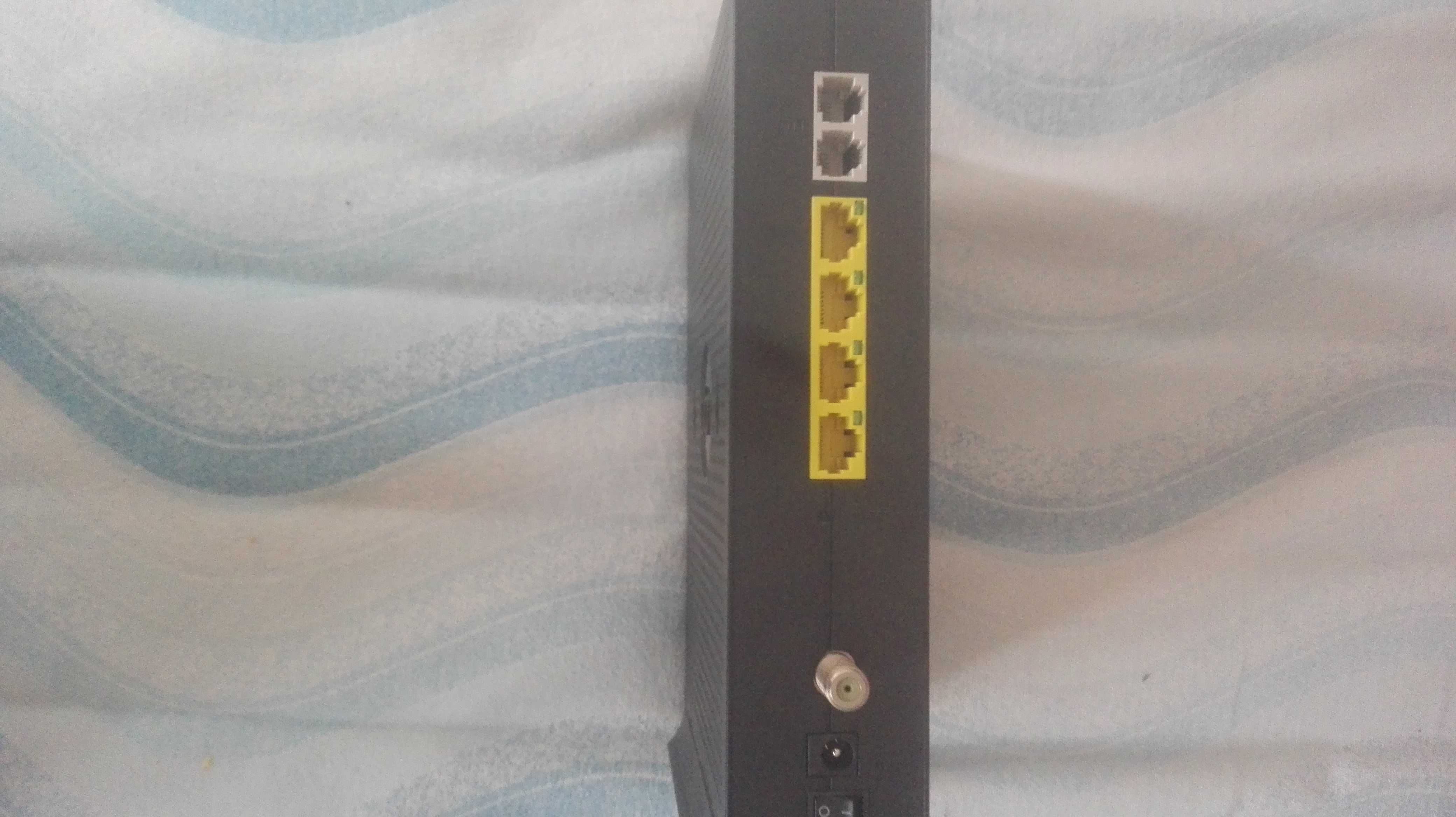 Router wireless CBN CH7465VF aproape nou