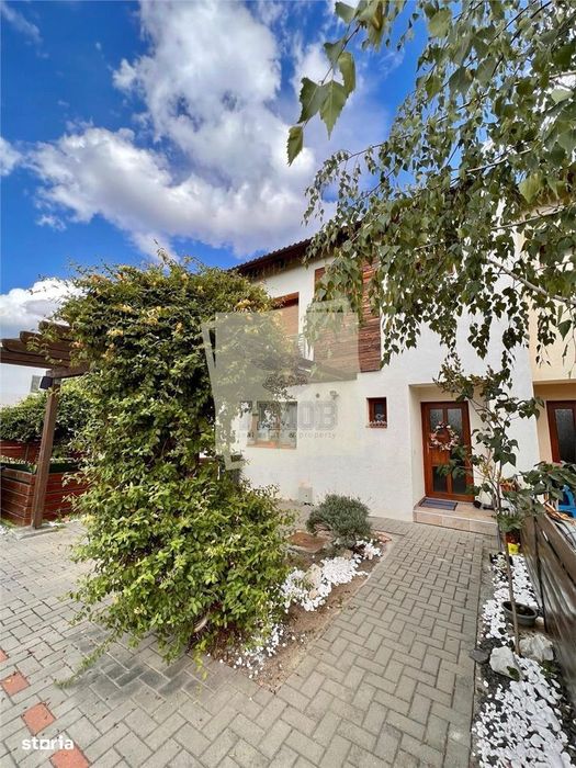 Casa moderna cu 4 camere 2 bai si parcare zona Brana