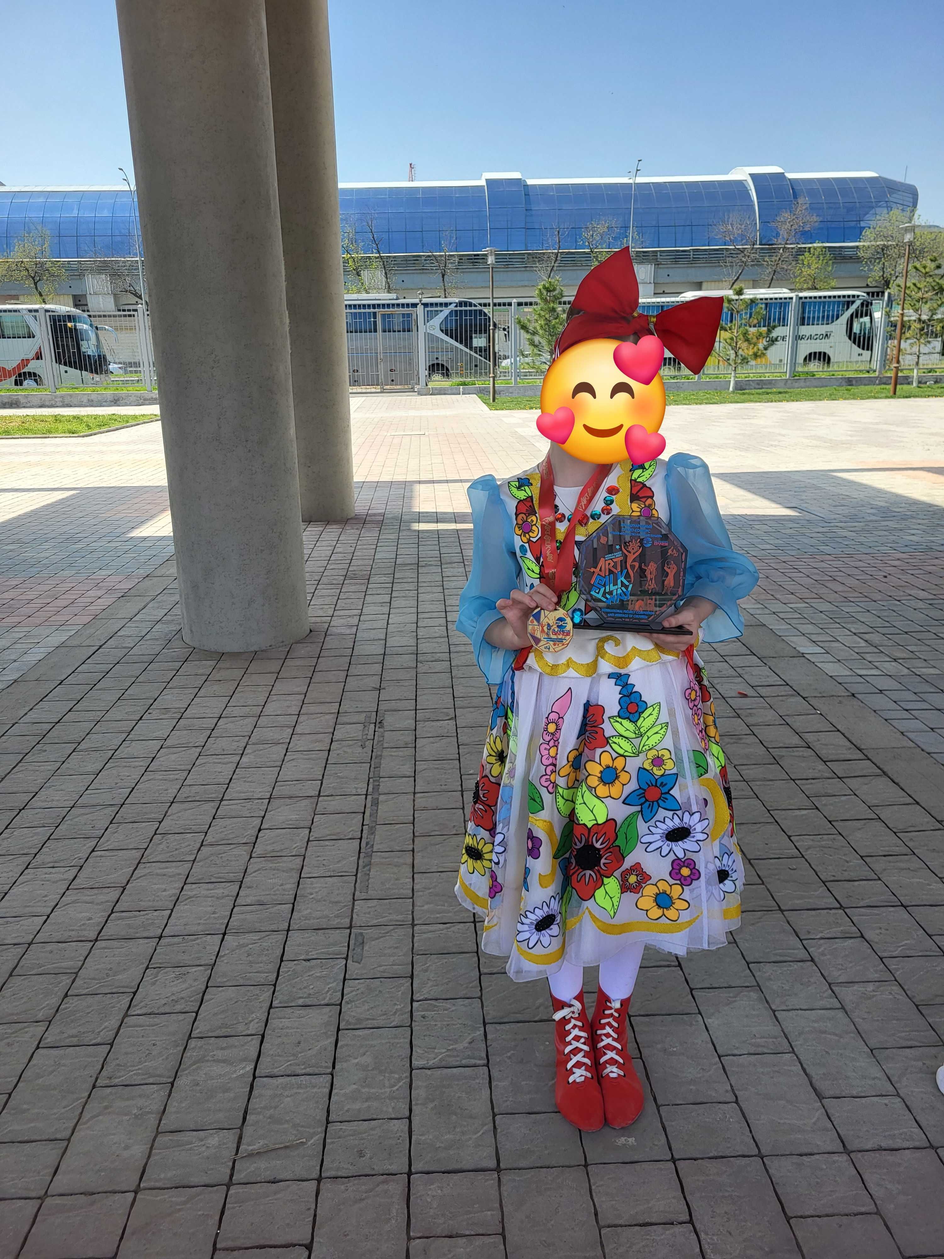 Продам нарядное платье в словянском стиле на девочку 7-9 лет