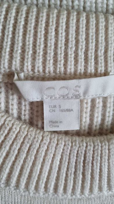 Pulover COS, lana 100%, marimea S mare (potrivit si M). bej deschis