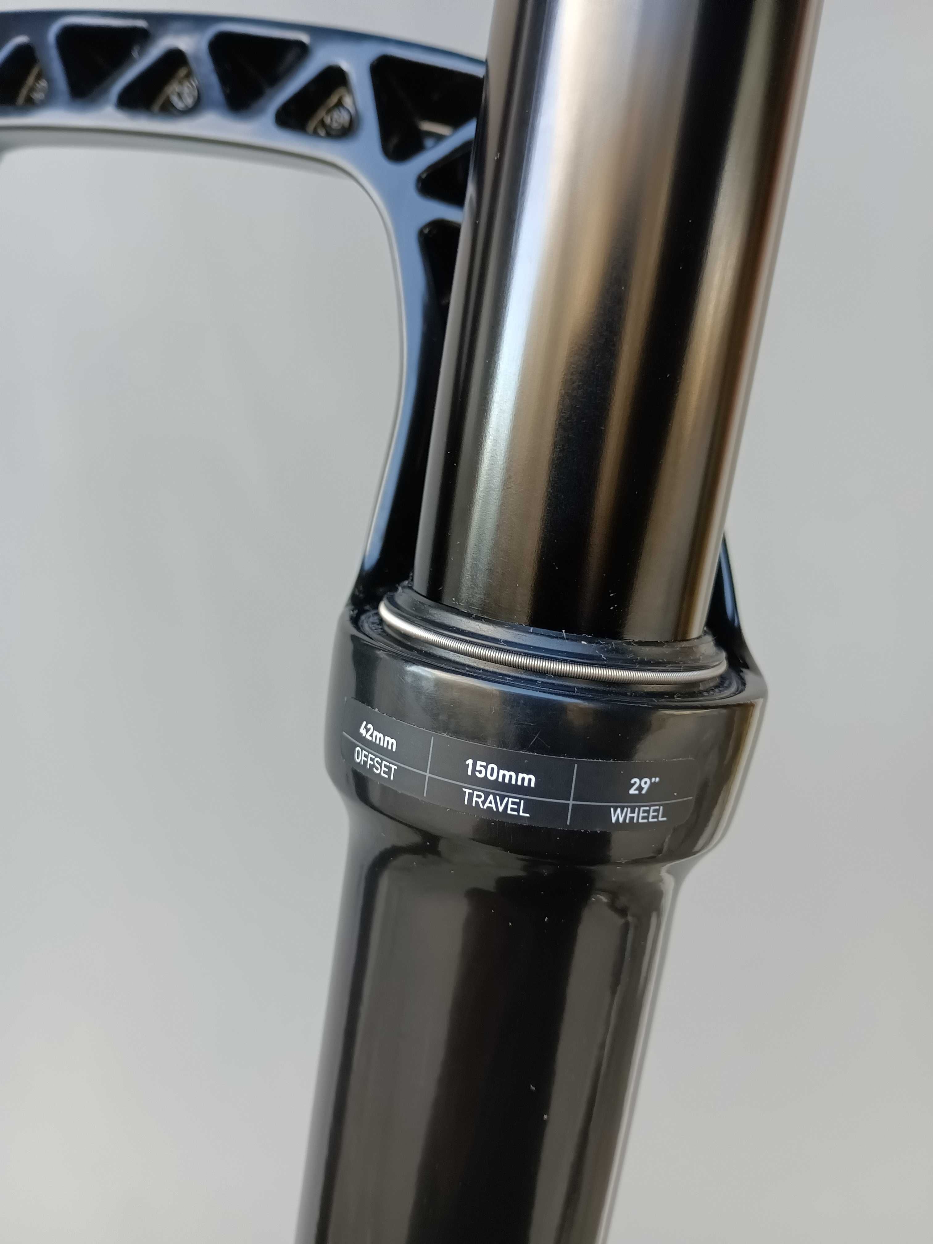 Вилка RockShox Revelation RC Debon Air 29'' 150mm 15x110mm Boost