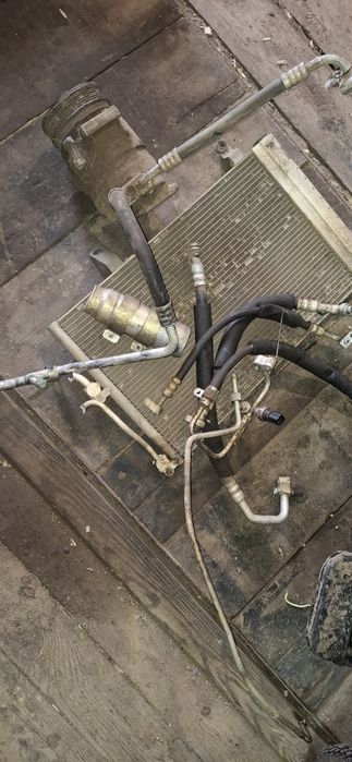 Продам компрессор и радиатор кондиционера нива шевроле