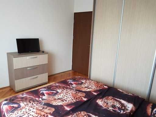 Inchiriez ap 2 cam, decomandat, situat central, zona linistita