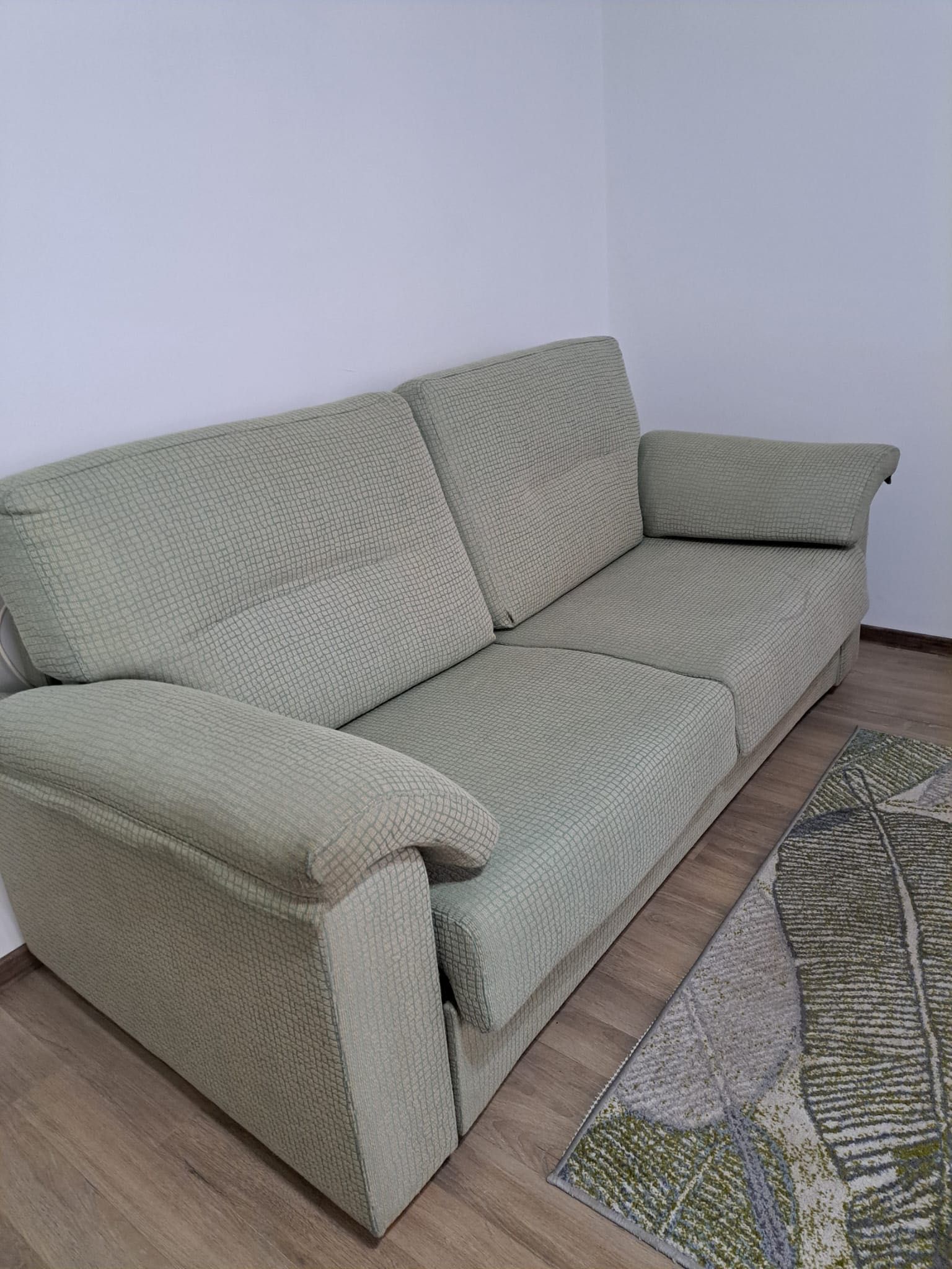 Canapea extensibila din material textil in Arad