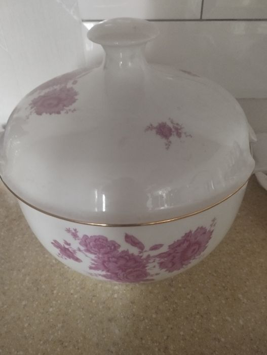 Продам супницу советскую.