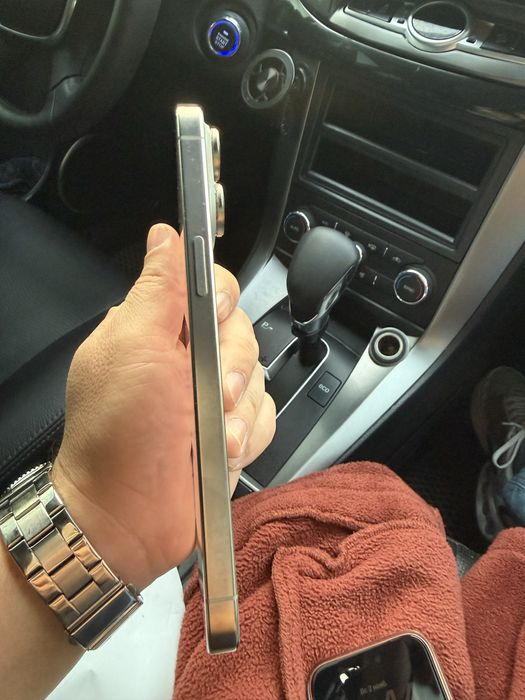 Iphone 15 max 256 2 sim naturalni titan