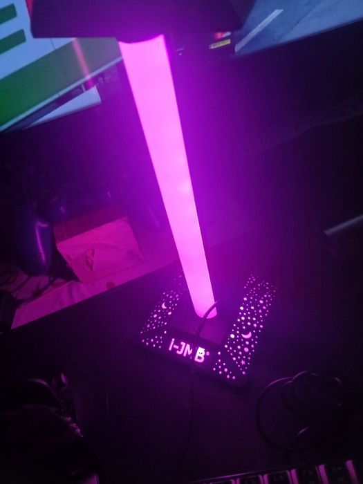 Vand suport de casti