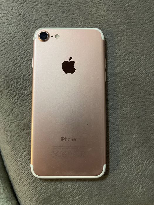 Iphone 7 32 gb розов ,със кутия и зарядно