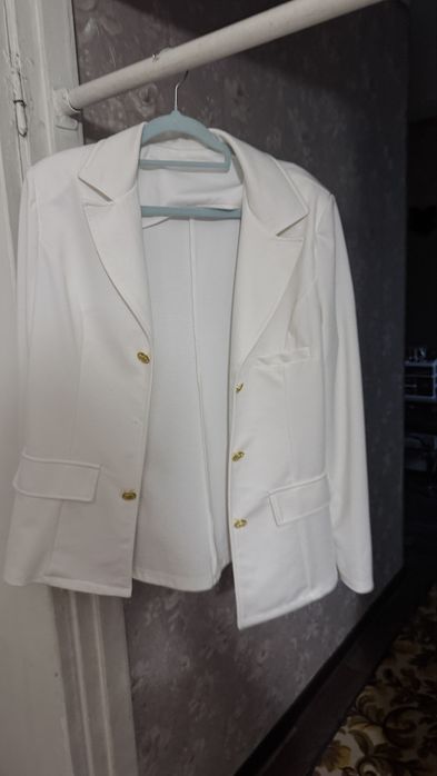 Белоснежный пиджак