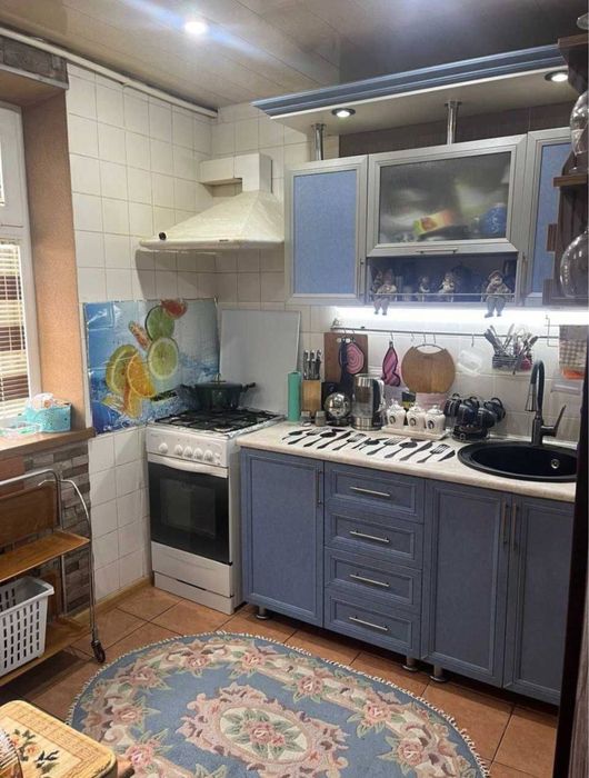 Фархадский базар Продам 2 комнатную Квартиру кирпич Комнаты-Раздельные