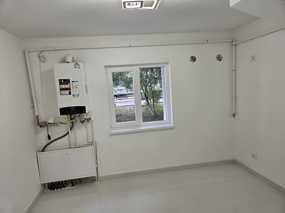 Inchiriez apartament nemobilat