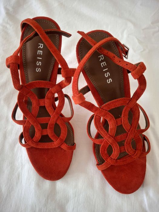 Ефектни дамски сандали марка Reiss.