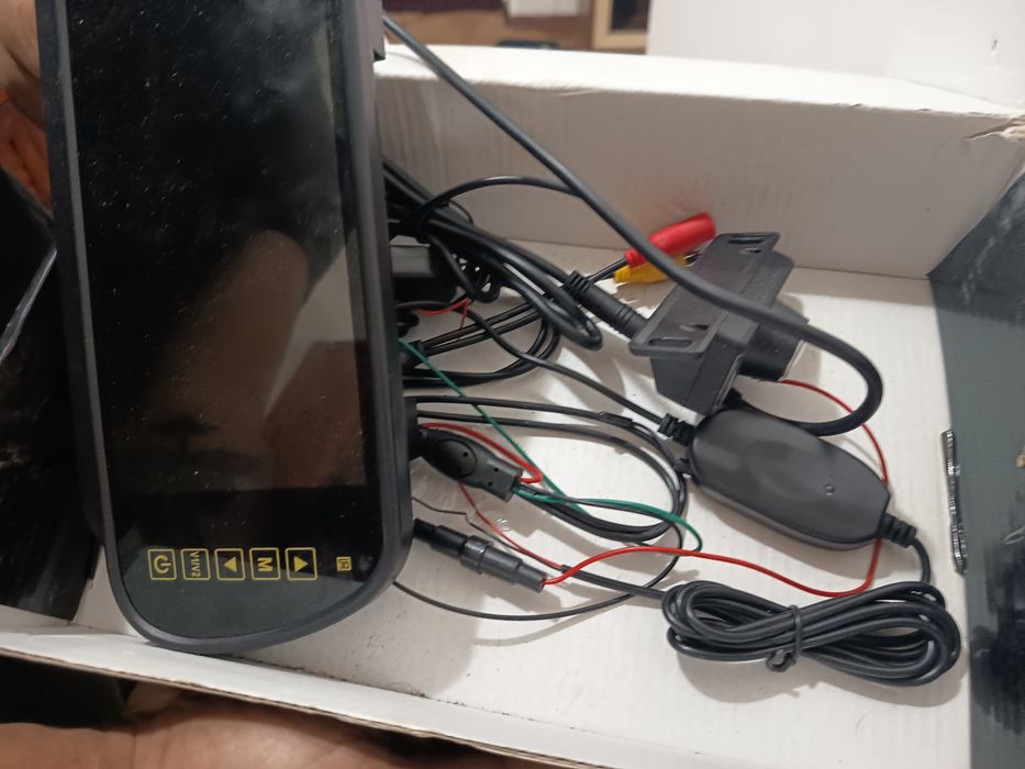 Vând urgent cameră de bord