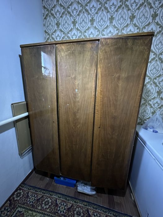 срочно продам шкаф в хорошем состоянии