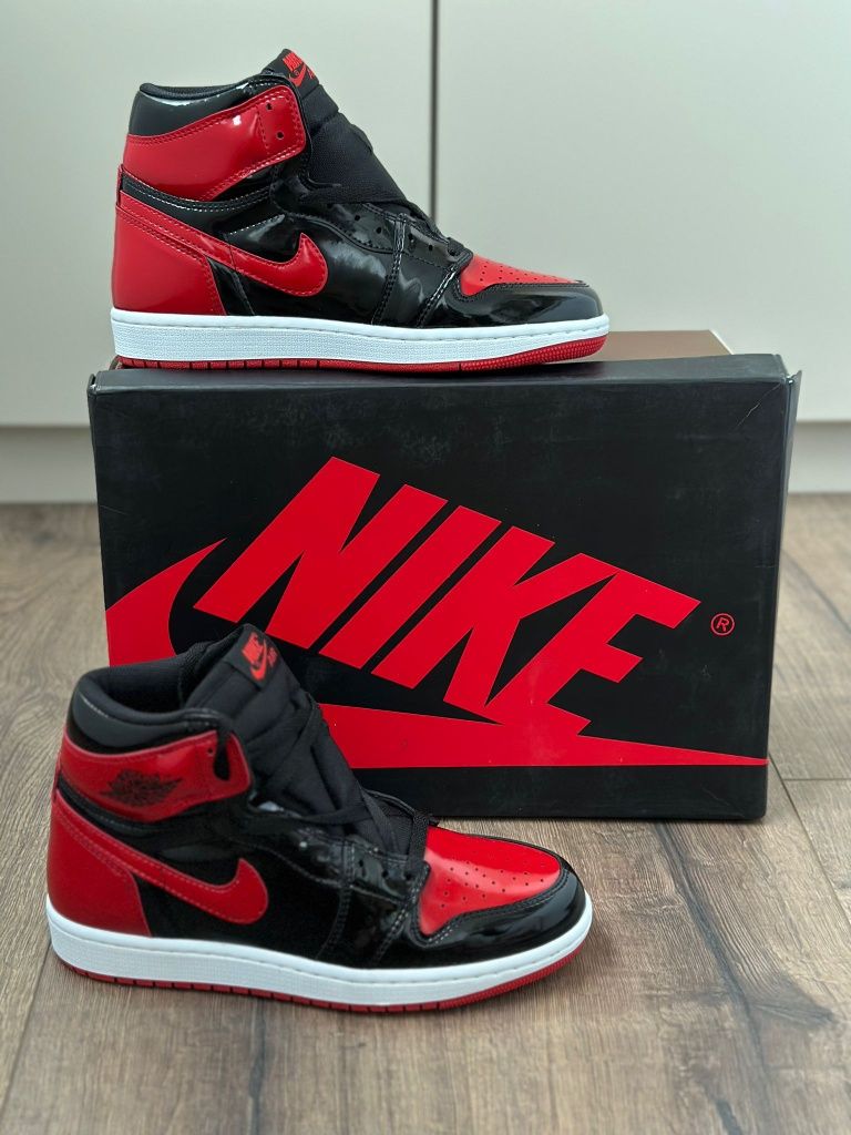 Adidasi NIKE JORDAN 1 patent bred