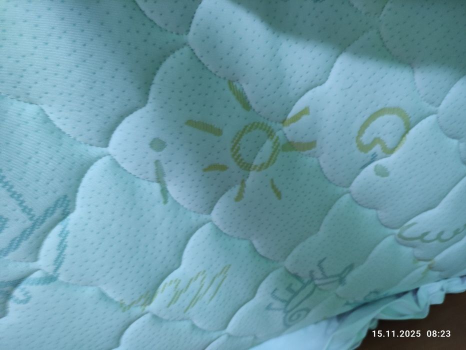 Детско легло с матрак плюс подарък.