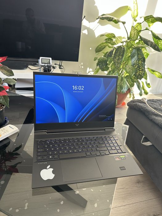 Laptop HP - Victus pentru Gaming - Rayzen 5 / 512gb / RTx 3050 Ti