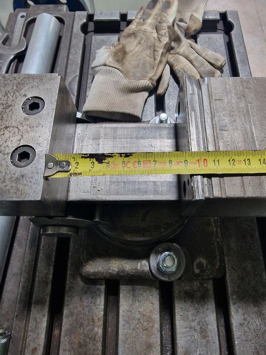 Menghina inclinabilă si rotativa .