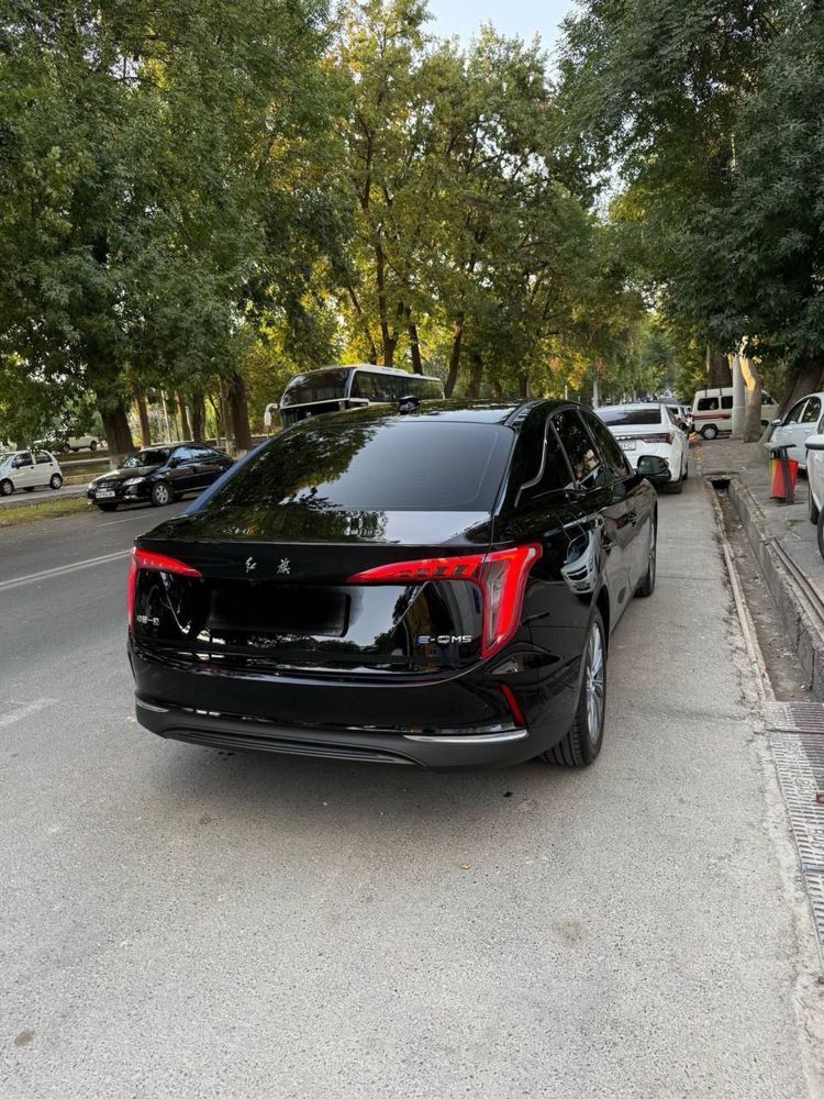 Honqi EQM 5 500 Km Faqat NAXT ga