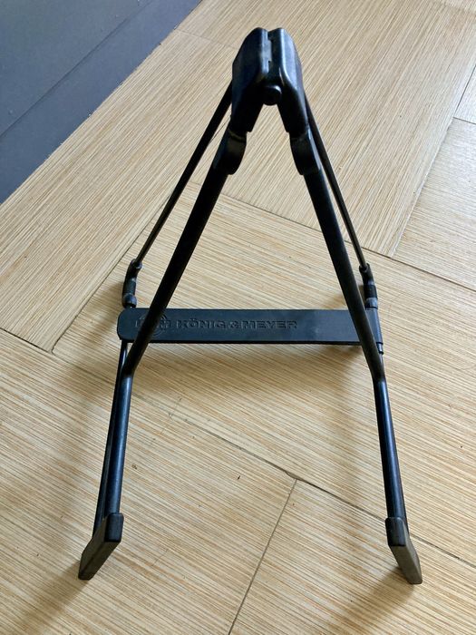 универсална стойка за китара