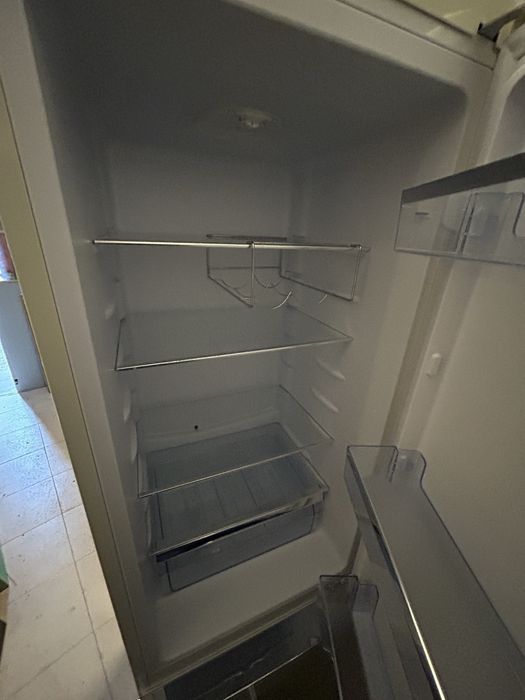 Хладилник с фризер Amica