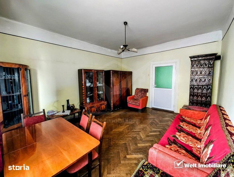 Casa individuala cu garaj, front la 2 strazi, Gruia