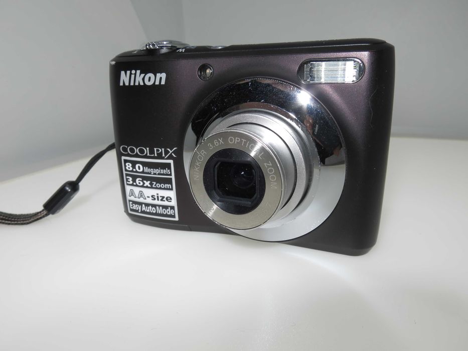 Nikon Coolpix L21 малък компактен фотоапарат дигитална камера отлична