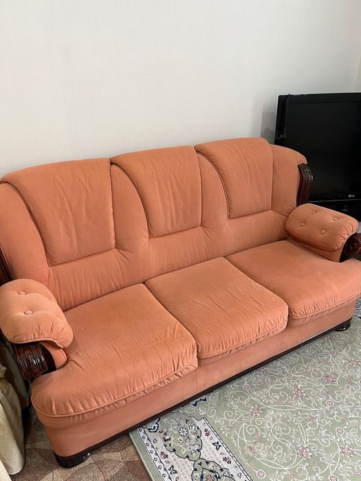 Срочно продам диван и два кресла