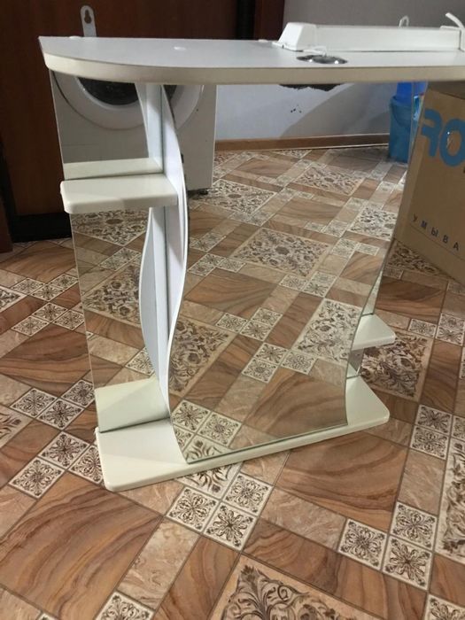 Продается зеркало шкаф для ванной