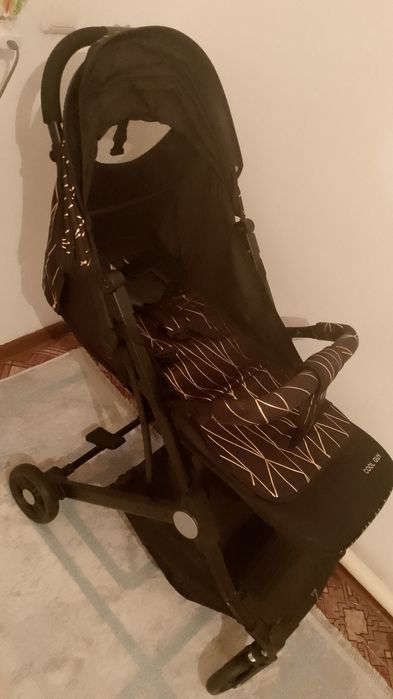 Срочно продам коляску. Цена 18000.