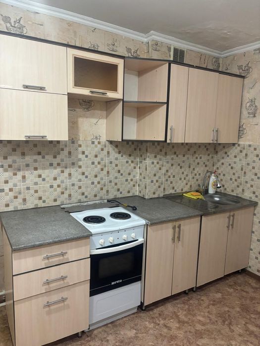 Срочно продам кухню в нормальном состоянии! Самовывоз район юность