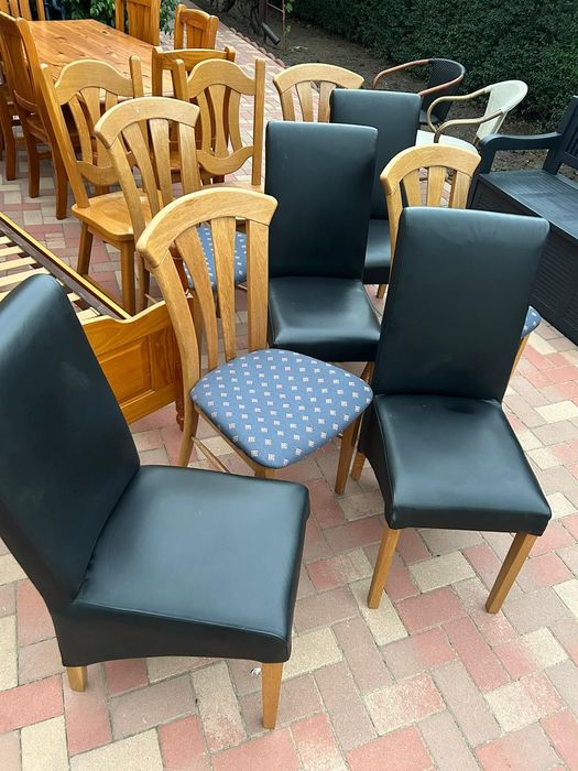 vând scaune și mese din lemn masiv