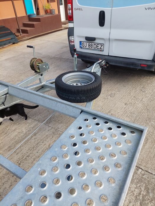 Vând platforma Taurus 2000kg noua!