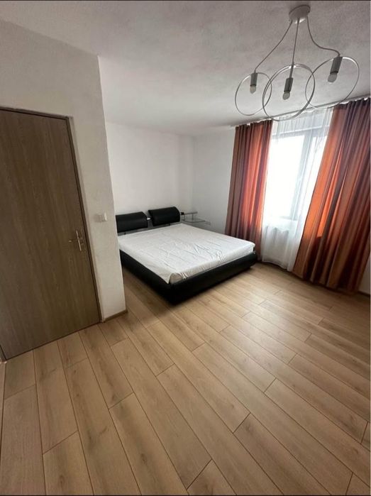 Inchiriez apartament