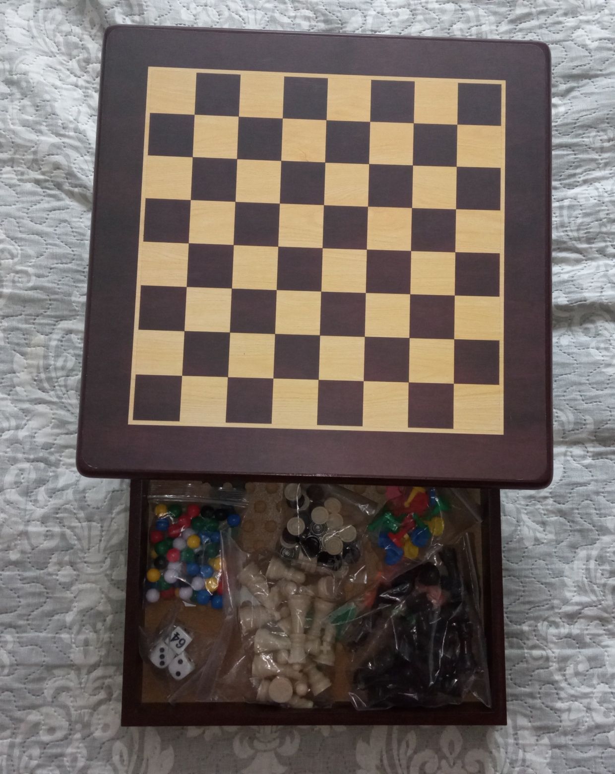 Колекция от игри 10 в 1, с дървени фигурки