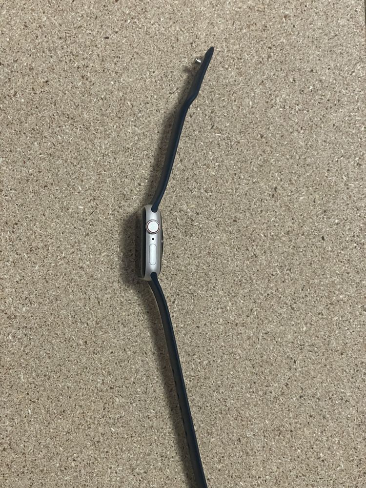 Смарт часовник Apple watch series SE