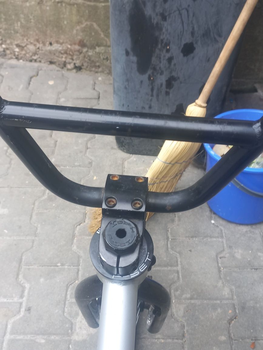 Vând bmx satre nouă