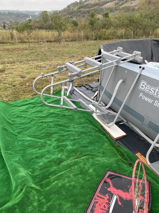 Piscina cu pompa de recirculare si scara