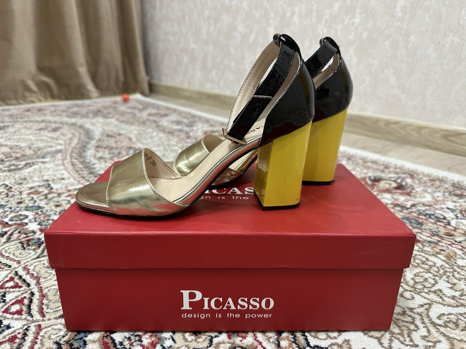 Продам босоножки