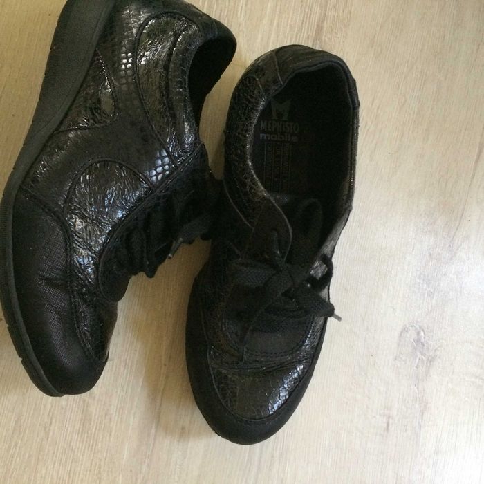 Черни удобни обувки Mephisto.