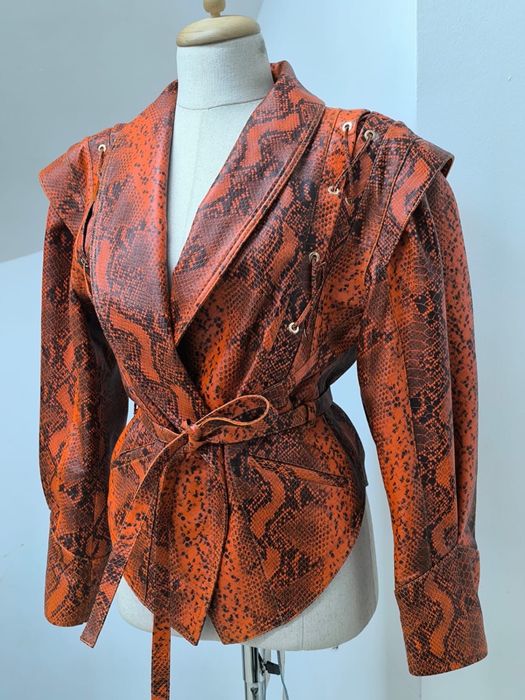 Vand Geaca din piele naturala model nou la 1200 lei