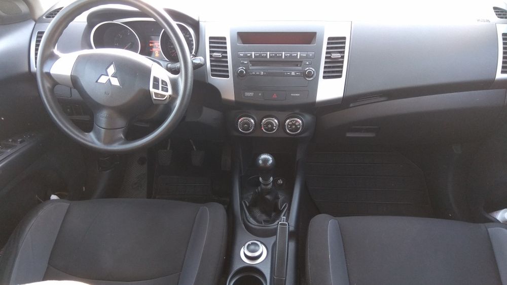 Vând Mitsubishi Outlander 4x4