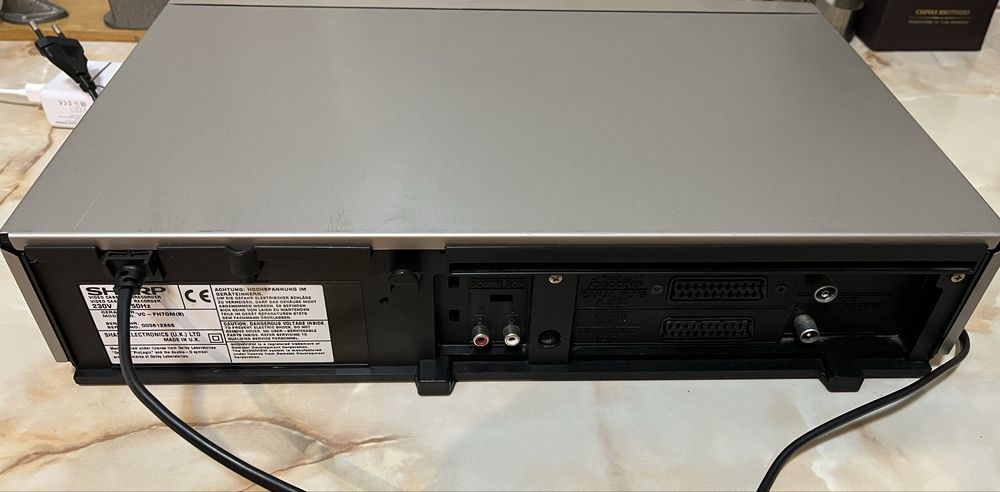 Videorecorder de top Sharp VC-FH7 pentru vizionat filme