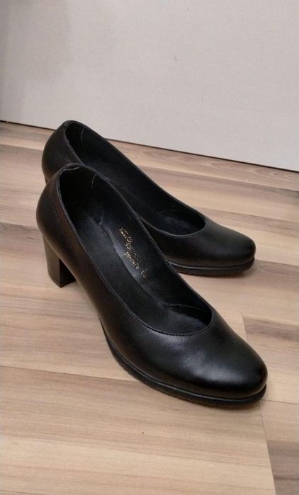 Продам женский туфли